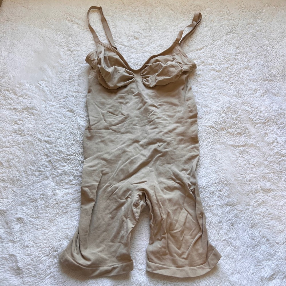 SKIMS Sculpting Seamless Mid Thigh Bodysuit Beige 2X NWOT Firm V Neck Scoop